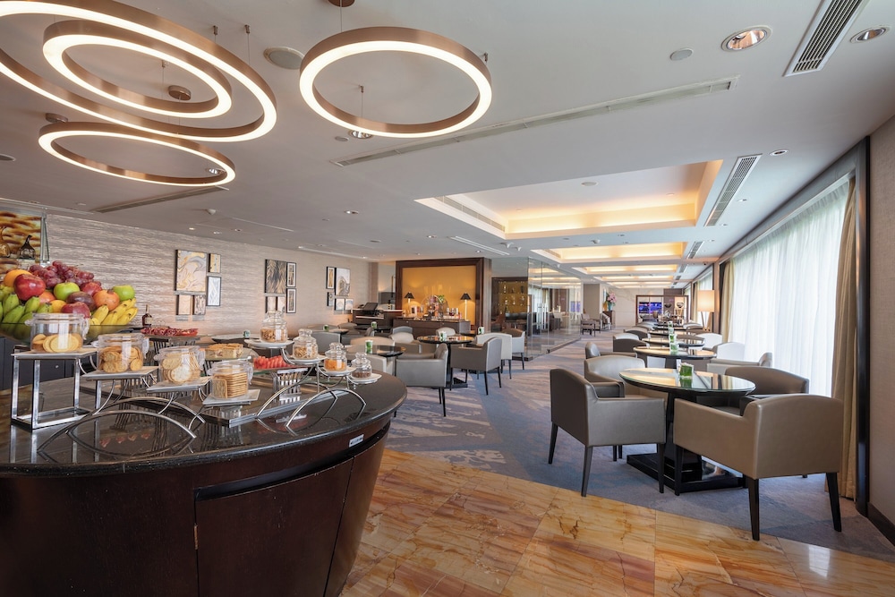 Cinnamon Grand Colombo — Restaurant & bars in Colombo, Western Province