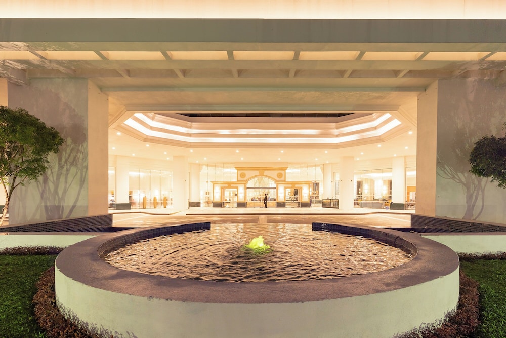 Cinnamon Grand Colombo — Hotel building in Colombo, Western Province