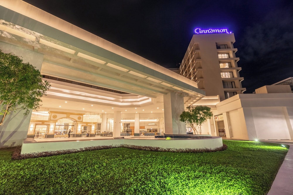 Cinnamon Grand Colombo — Hotel building in Colombo, Western Province