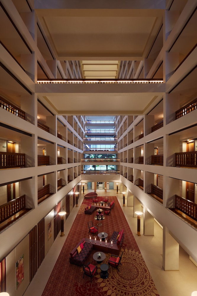Cinnamon Grand Colombo — Hotel building in Colombo, Western Province