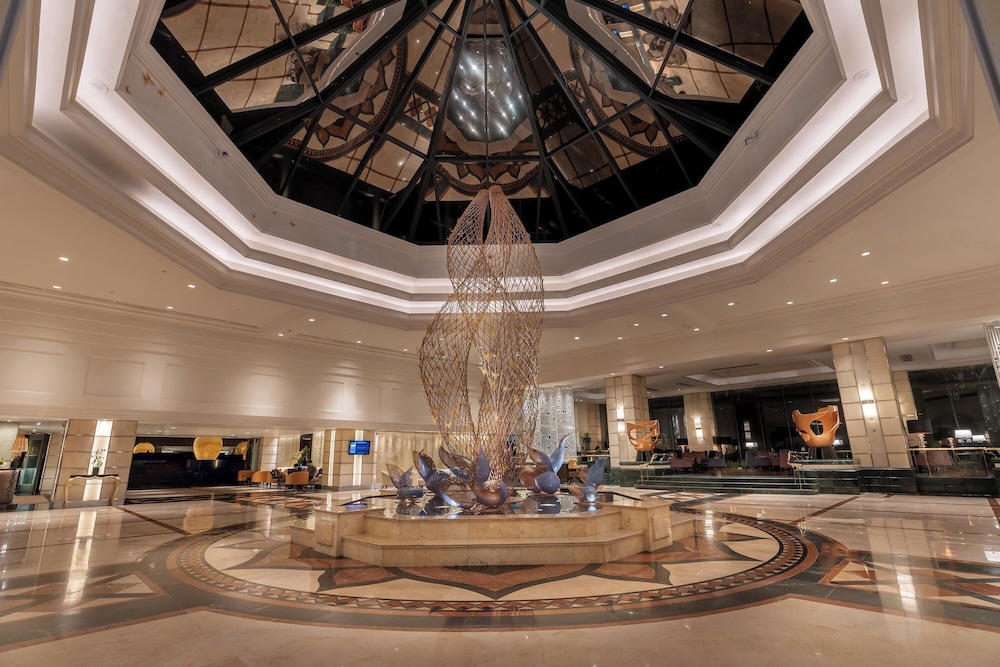 Cinnamon Grand Colombo — Hotel building in Colombo, Western Province