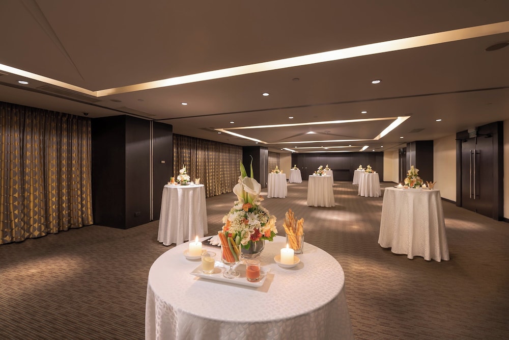 Cinnamon Grand Colombo — Restaurant & bars in Colombo, Western Province
