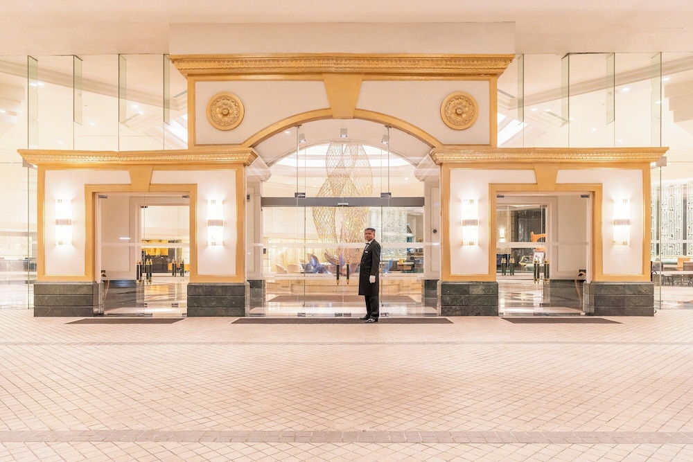 Cinnamon Grand Colombo — Hotel building in Colombo, Western Province