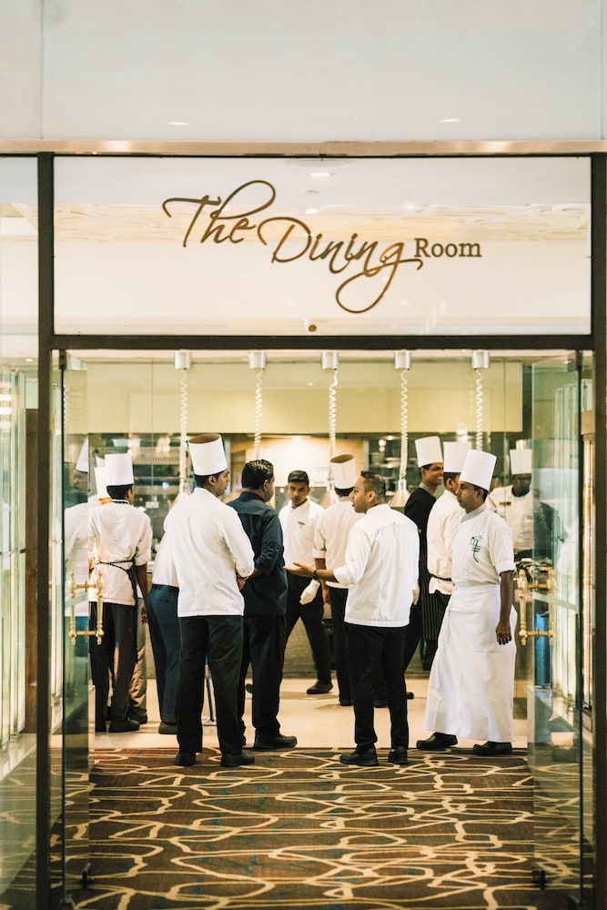 Cinnamon Lakeside Colombo — Restaurant & bars in Colombo, Western Province