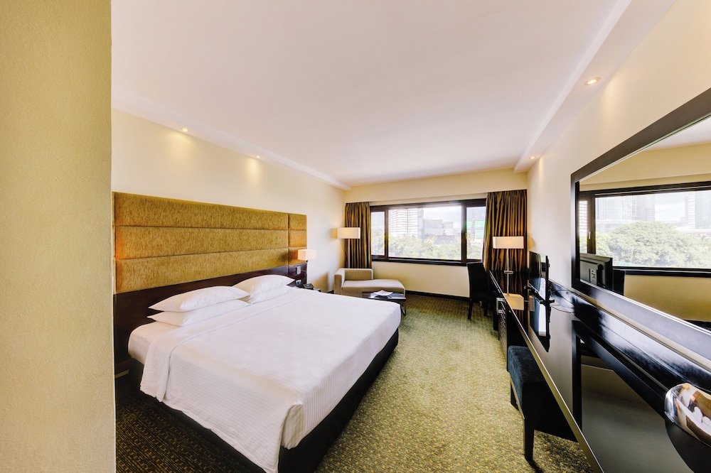 Cinnamon Lakeside Colombo — Hotel rooms in Colombo, Western Province
