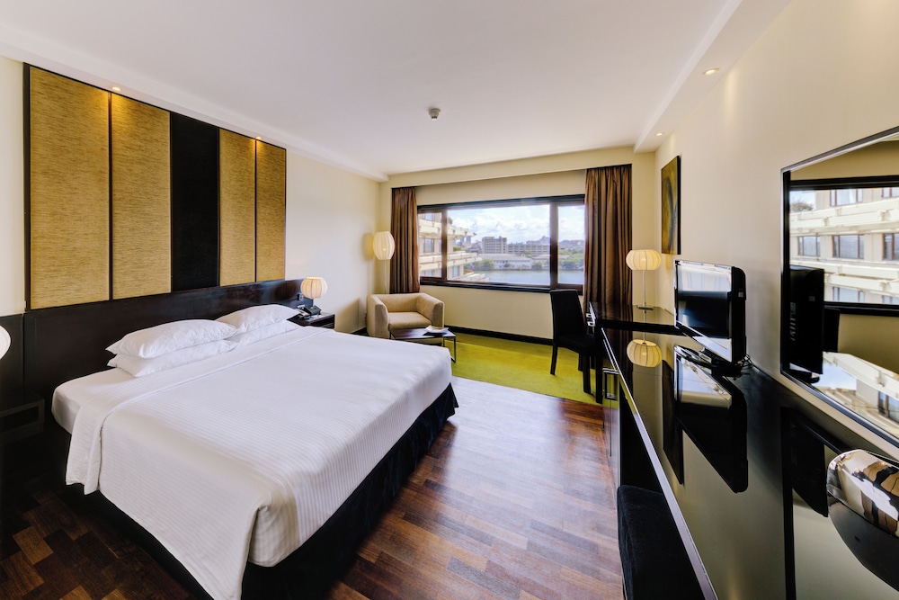 Cinnamon Lakeside Colombo — Hotel rooms in Colombo, Western Province