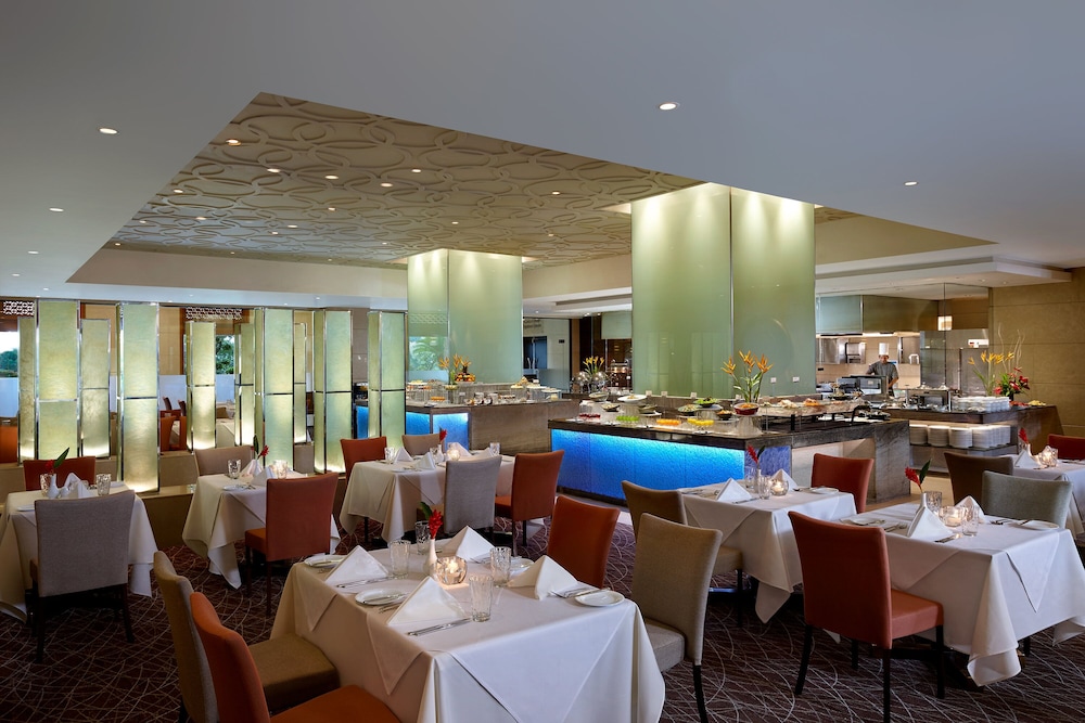 Cinnamon Lakeside Colombo — Restaurant & bars in Colombo, Western Province
