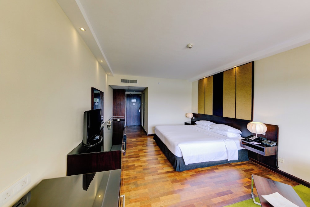Cinnamon Lakeside Colombo — Hotel rooms in Colombo, Western Province