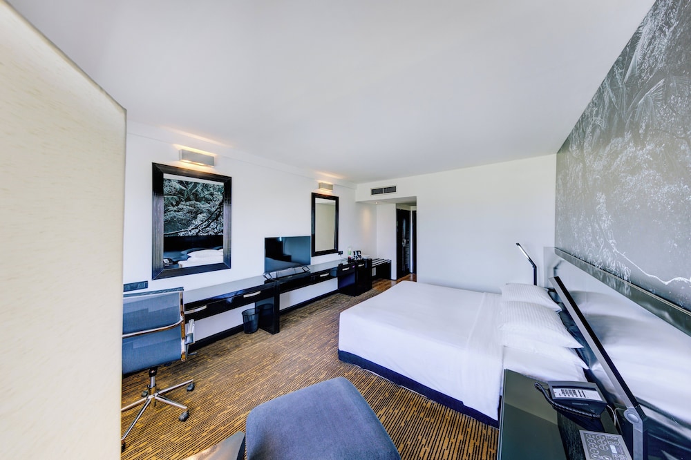 Cinnamon Lakeside Colombo — Hotel rooms in Colombo, Western Province