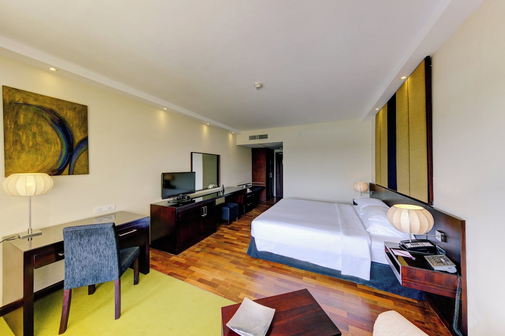 Cinnamon Lakeside Colombo — Hotel rooms in Colombo, Western Province