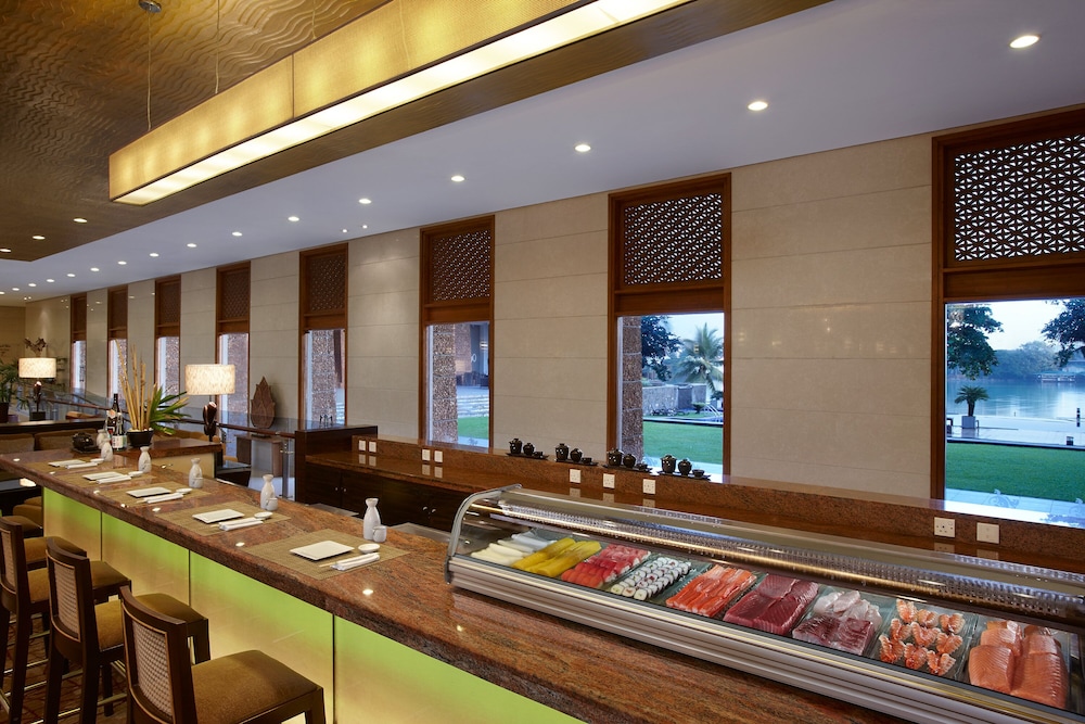 Cinnamon Lakeside Colombo — Restaurant & bars in Colombo, Western Province