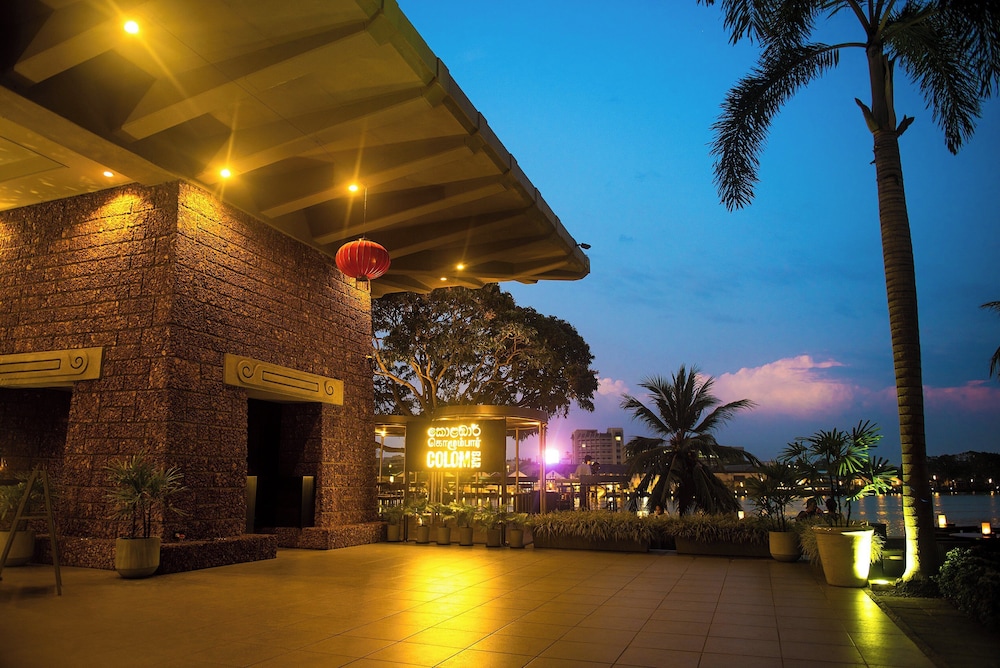 Cinnamon Lakeside Colombo — Restaurant & bars in Colombo, Western Province