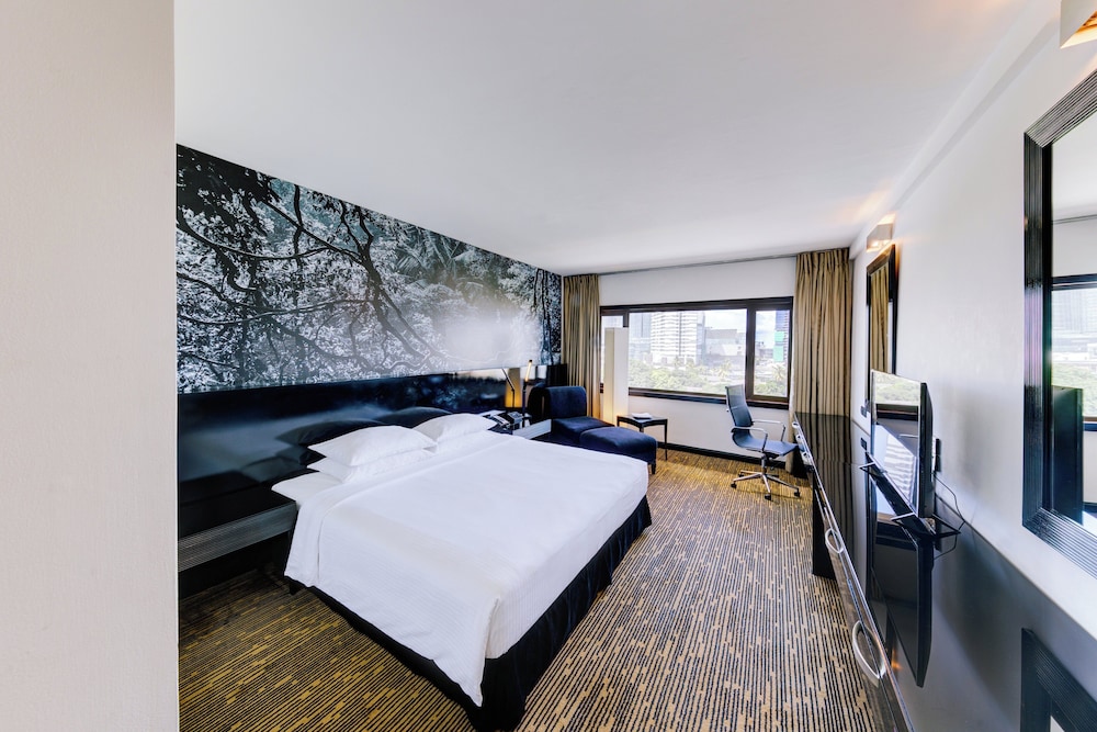 Cinnamon Lakeside Colombo — Hotel rooms in Colombo, Western Province