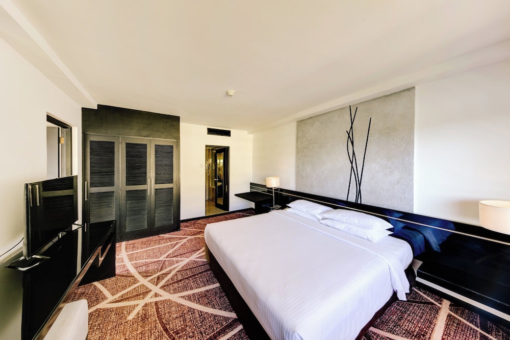 Cinnamon Lakeside Colombo — Hotel rooms in Colombo, Western Province