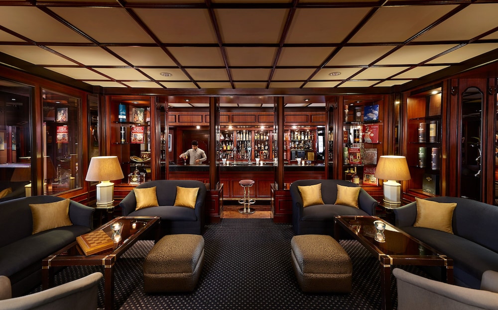 Cinnamon Lakeside Colombo — Restaurant & bars in Colombo, Western Province