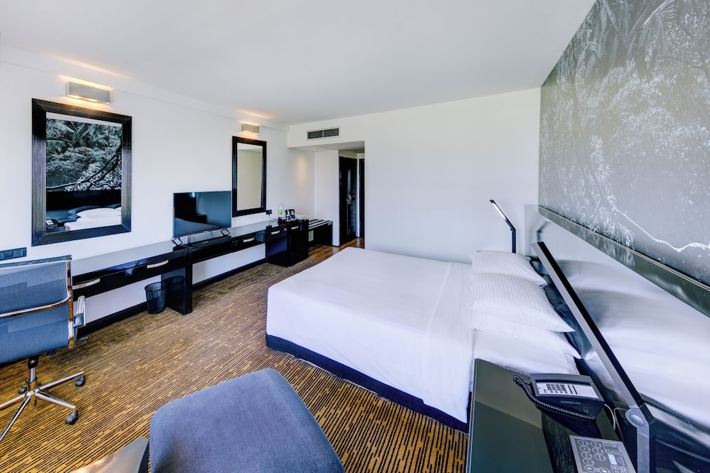 Cinnamon Lakeside Colombo — Hotel rooms in Colombo, Western Province
