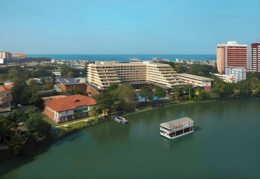 Cinnamon Lakeside Colombo — Hotel building in Colombo, Western Province