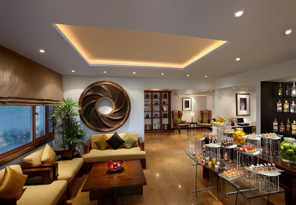 Cinnamon Lakeside Colombo — Restaurant & bars in Colombo, Western Province