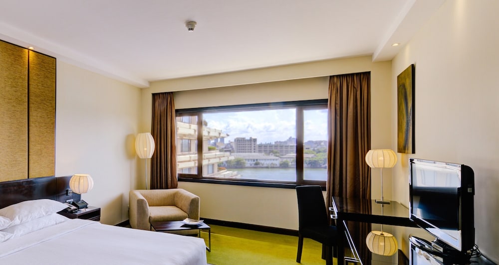 Cinnamon Lakeside Colombo — Hotel rooms in Colombo, Western Province