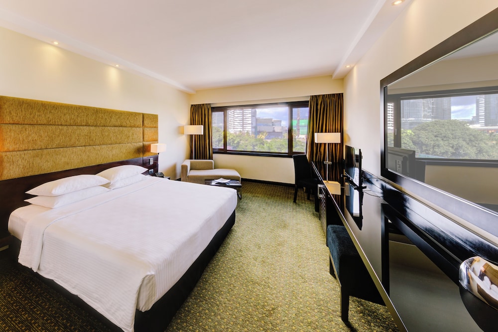 Cinnamon Lakeside Colombo — Hotel rooms in Colombo, Western Province