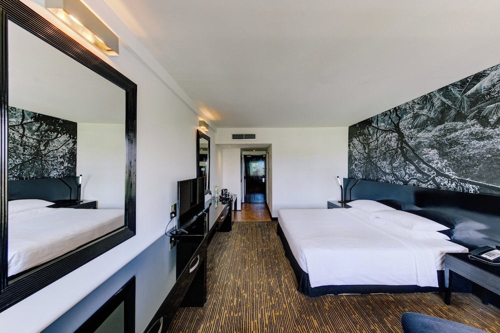 Cinnamon Lakeside Colombo — Hotel rooms in Colombo, Western Province
