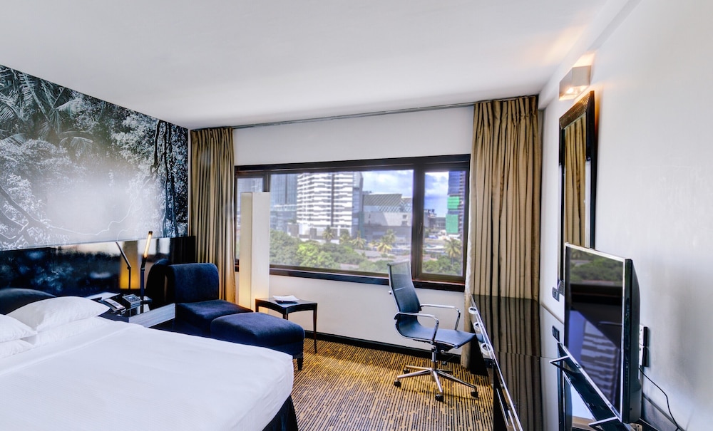 Cinnamon Lakeside Colombo — Hotel rooms in Colombo, Western Province
