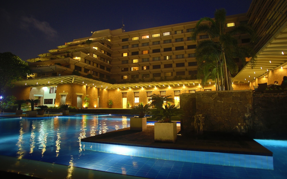 Cinnamon Lakeside Colombo — Hotel building in Colombo, Western Province