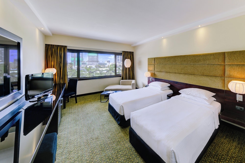 Cinnamon Lakeside Colombo — Hotel rooms in Colombo, Western Province