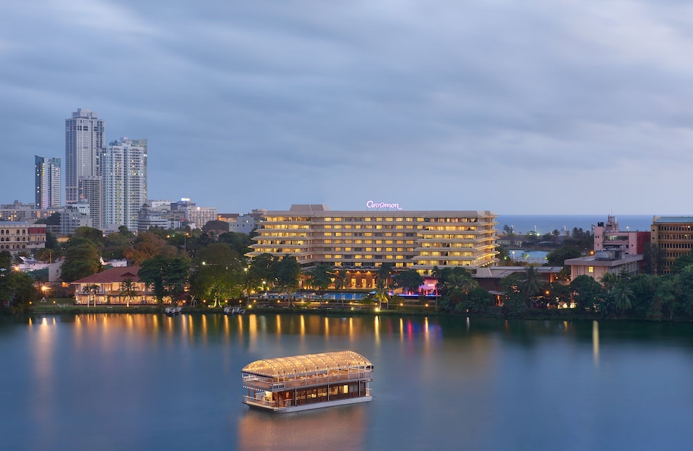 Cinnamon Lakeside Colombo — Hotel building in Colombo, Western Province