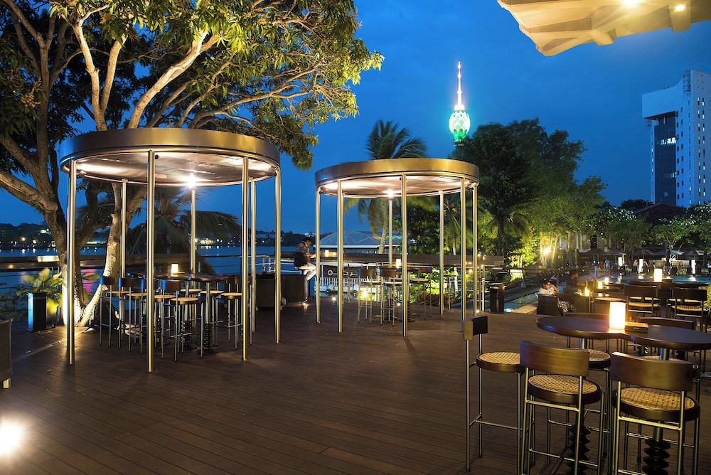 Cinnamon Lakeside Colombo — Restaurant & bars in Colombo, Western Province
