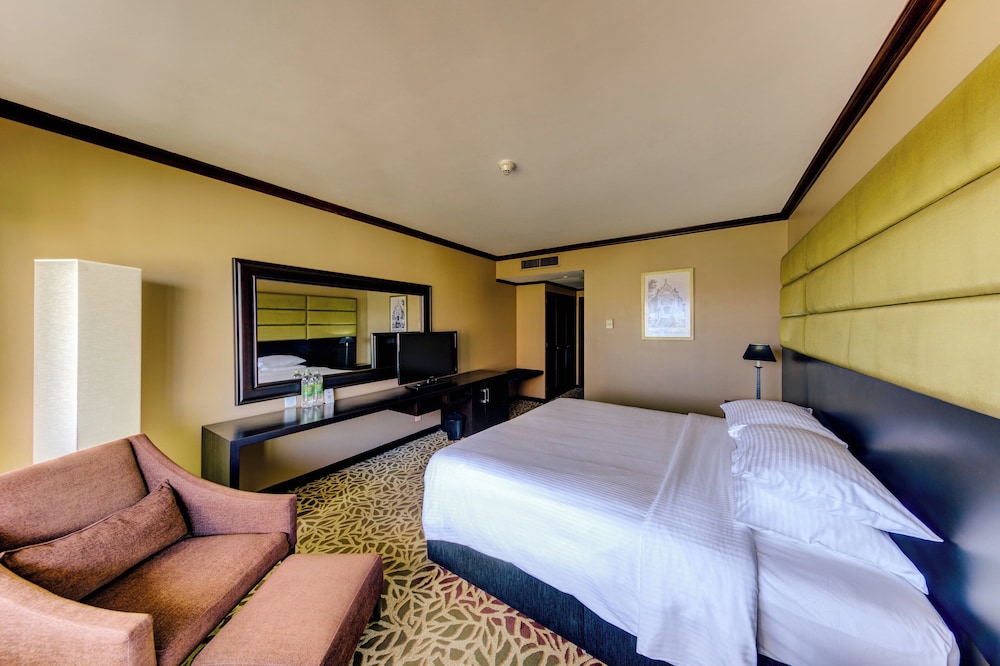 Cinnamon Lakeside Colombo — Hotel rooms in Colombo, Western Province