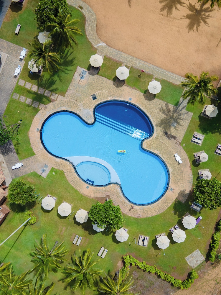 Club Hotel Dolphin — Negombo, Western Province
