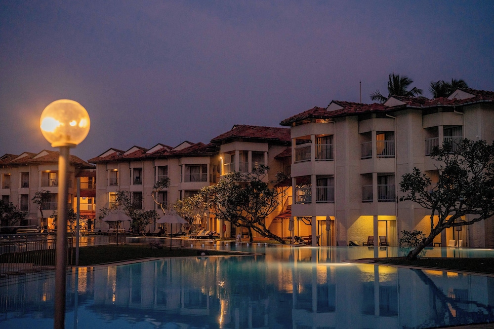Club Hotel Dolphin — Negombo, Western Province