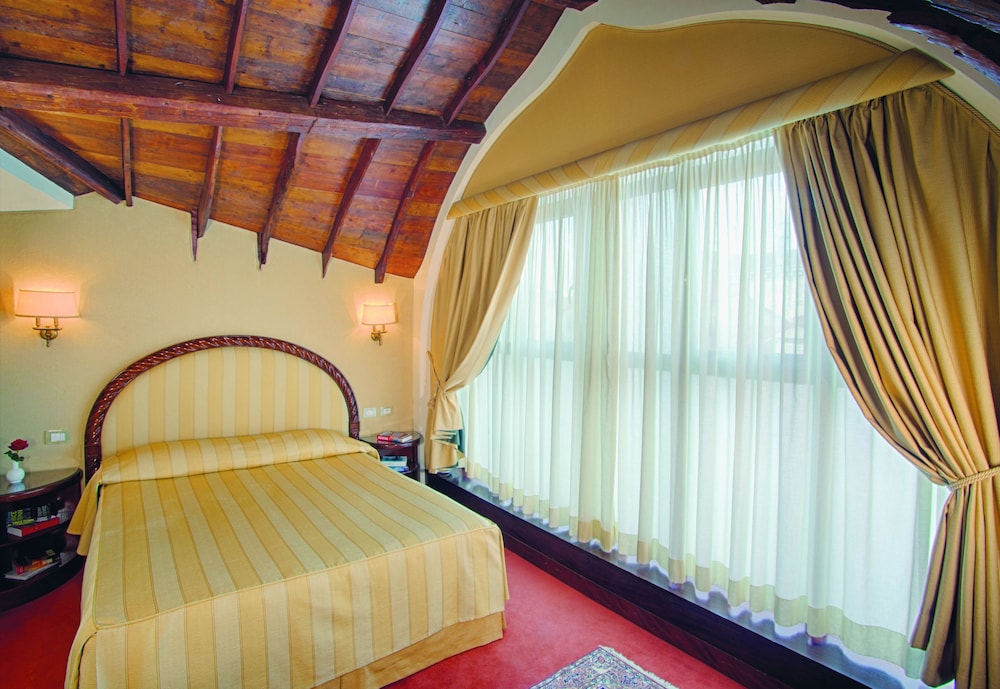 Hotel Palazzo Stern — Hotel rooms in Venice, Veneto