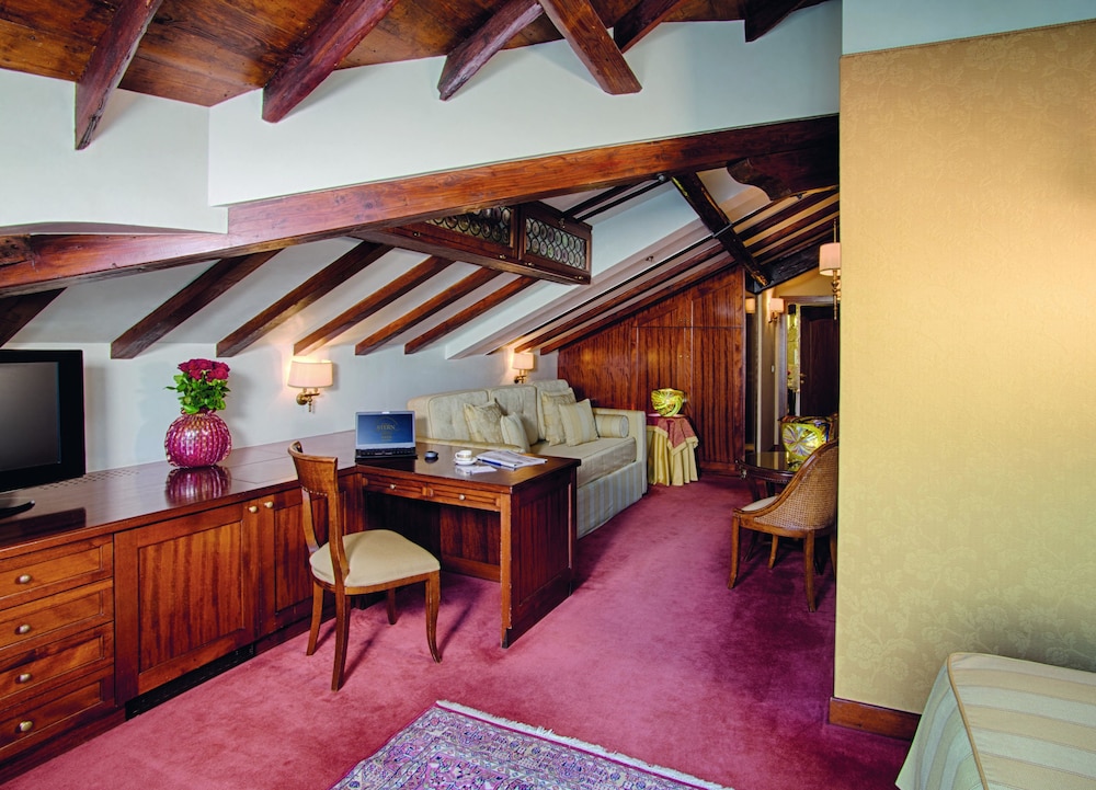 Hotel Palazzo Stern — Hotel rooms in Venice, Veneto