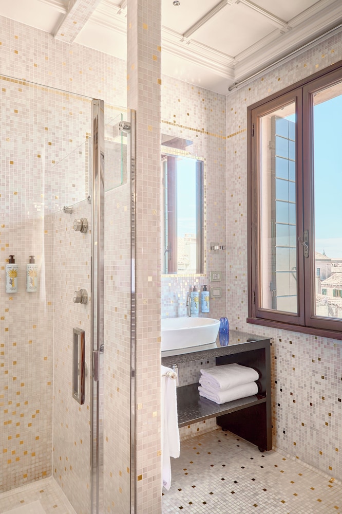 Hotel Palazzo Stern — Hotel rooms in Venice, Veneto