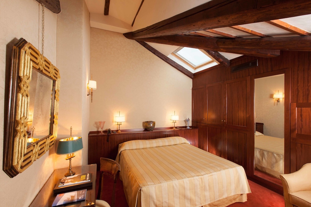 Hotel Palazzo Stern — Hotel rooms in Venice, Veneto