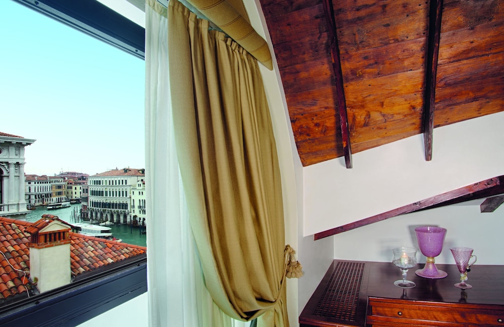 Hotel Palazzo Stern — Hotel rooms in Venice, Veneto