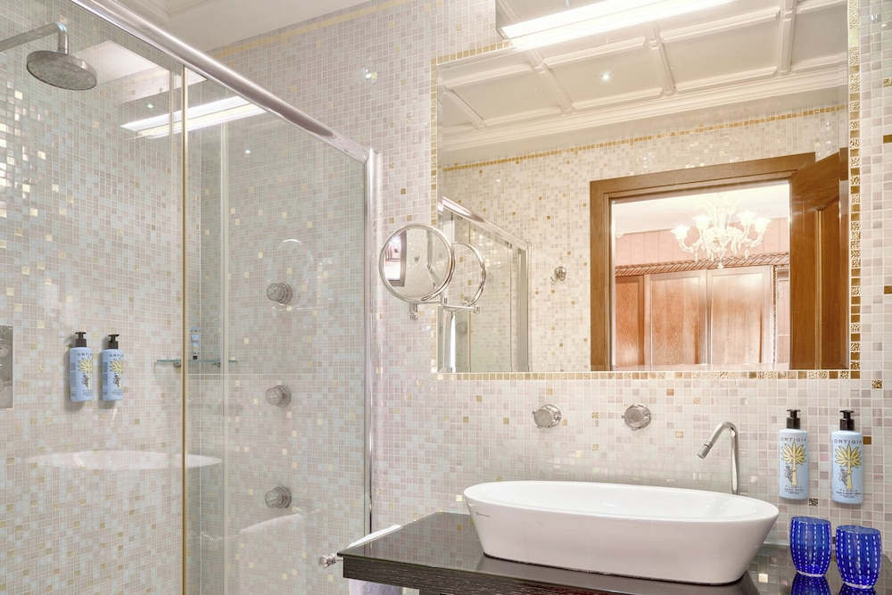 Hotel Palazzo Stern — Hotel rooms in Venice, Veneto