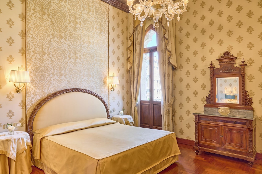 Hotel Palazzo Stern — Hotel rooms in Venice, Veneto