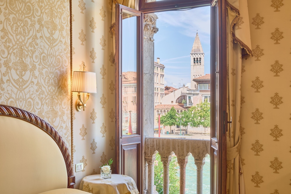 Hotel Palazzo Stern — Hotel rooms in Venice, Veneto