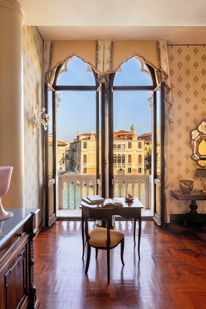 Hotel Palazzo Stern — Hotel rooms in Venice, Veneto