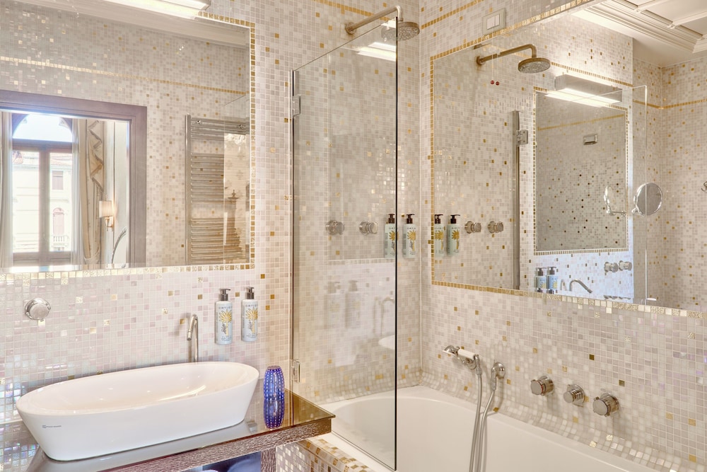 Hotel Palazzo Stern — Hotel rooms in Venice, Veneto