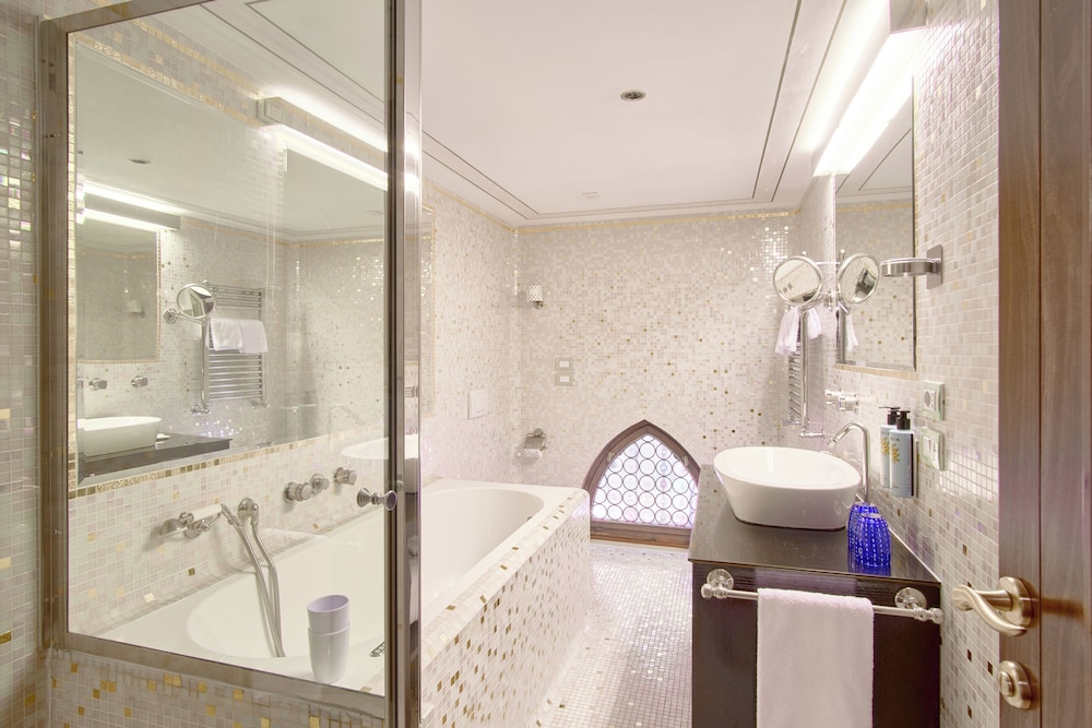 Hotel Palazzo Stern — Hotel rooms in Venice, Veneto