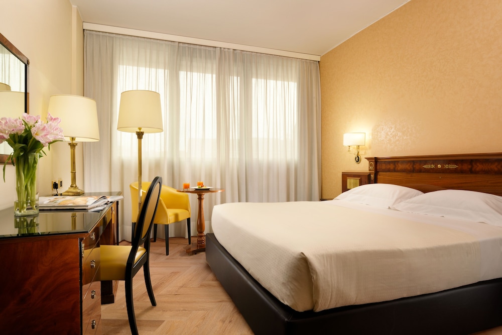 UNA Hotels Scandinavia Milano — Hotel rooms in Milan, Lombardy