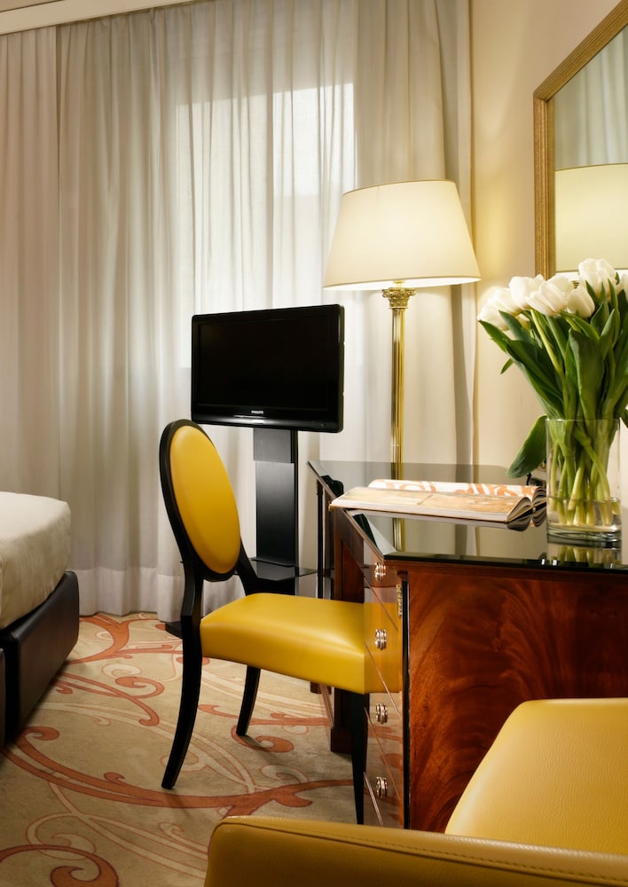 UNA Hotels Scandinavia Milano — Hotel rooms in Milan, Lombardy