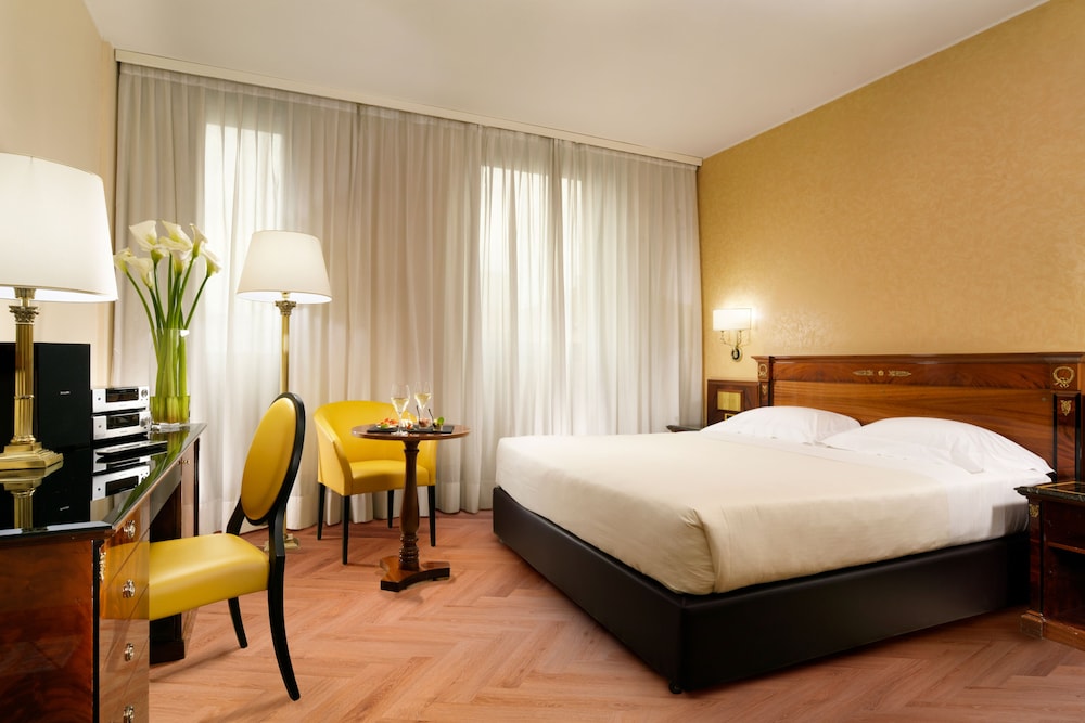 UNA Hotels Scandinavia Milano — Hotel rooms in Milan, Lombardy