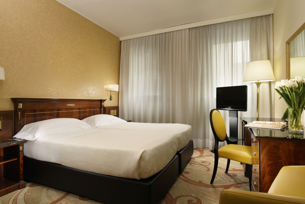 UNA Hotels Scandinavia Milano — Hotel rooms in Milan, Lombardy