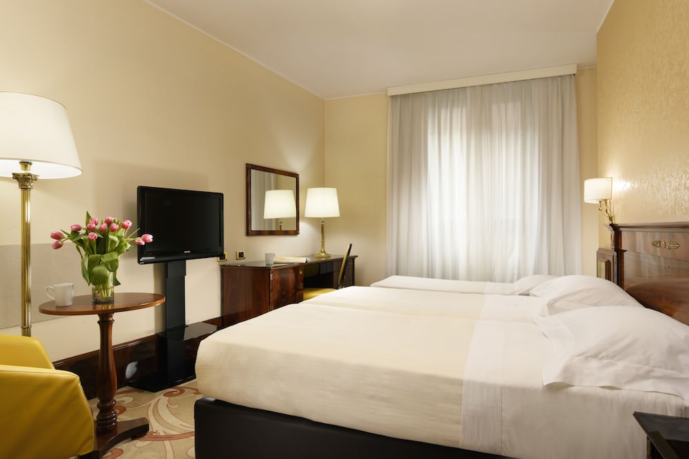 UNA Hotels Scandinavia Milano — Hotel rooms in Milan, Lombardy