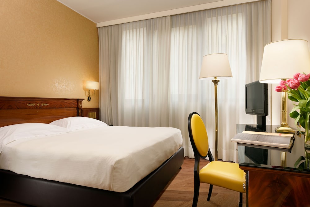 UNA Hotels Scandinavia Milano — Hotel rooms in Milan, Lombardy